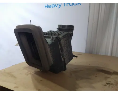 INTERNATIONAL 4300 AIR CLEANER