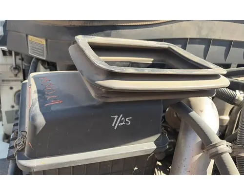 INTERNATIONAL 4300 AIR CLEANER