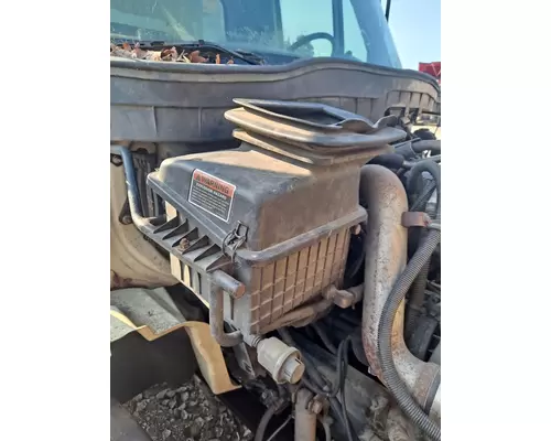 INTERNATIONAL 4300 AIR CLEANER