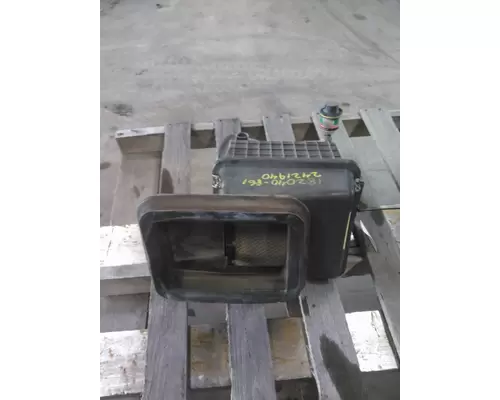 INTERNATIONAL 4300 AIR CLEANER