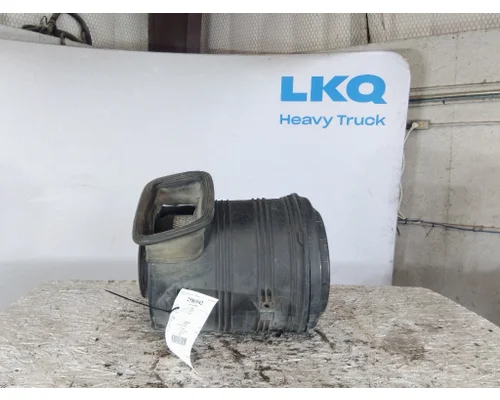 INTERNATIONAL 4300 AIR CLEANER