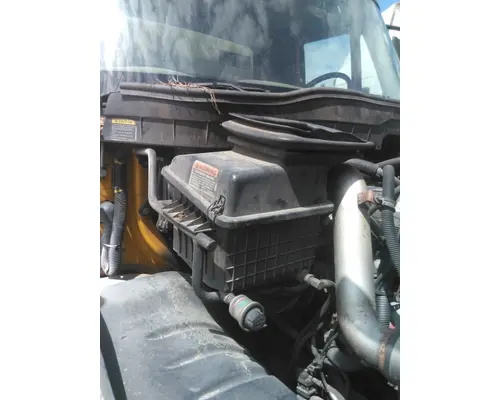 INTERNATIONAL 4300 AIR CLEANER