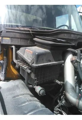 INTERNATIONAL 4300 AIR CLEANER