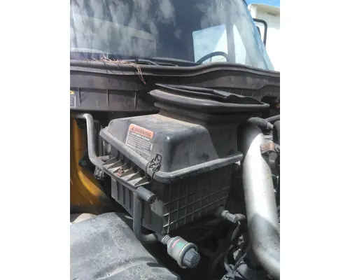 INTERNATIONAL 4300 AIR CLEANER