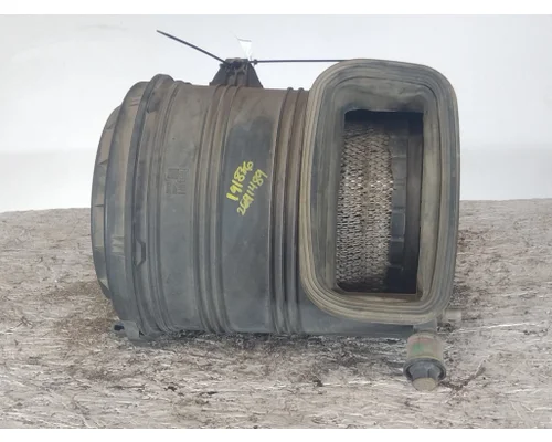 INTERNATIONAL 4300 AIR CLEANER