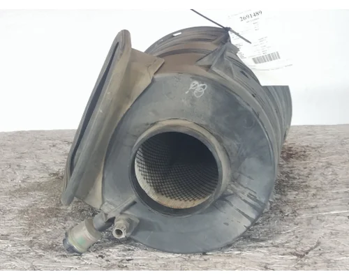 INTERNATIONAL 4300 AIR CLEANER