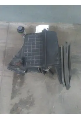 INTERNATIONAL 4300 AIR CLEANER