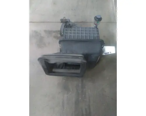 INTERNATIONAL 4300 AIR CLEANER