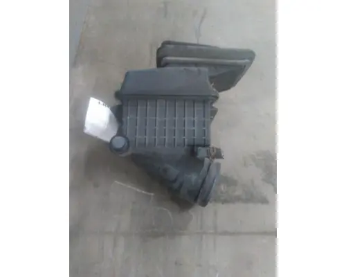 INTERNATIONAL 4300 AIR CLEANER