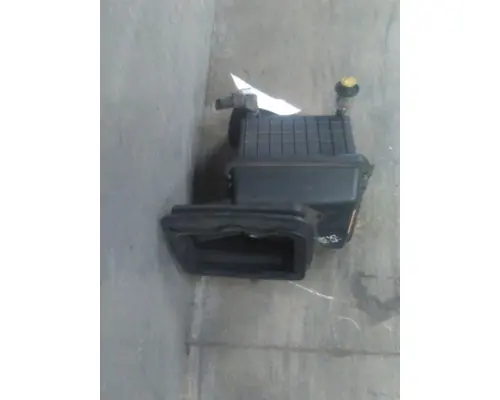 INTERNATIONAL 4300 AIR CLEANER