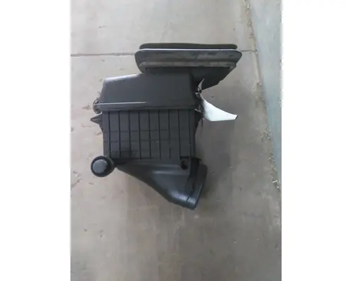 INTERNATIONAL 4300 AIR CLEANER