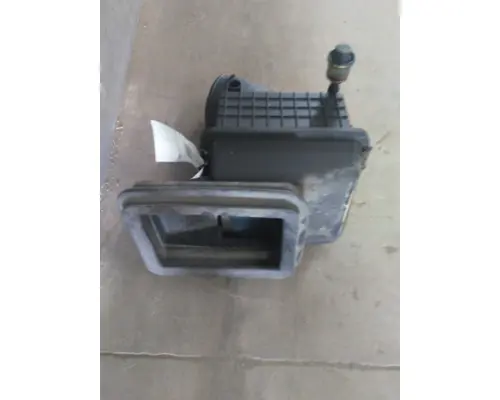 INTERNATIONAL 4300 AIR CLEANER