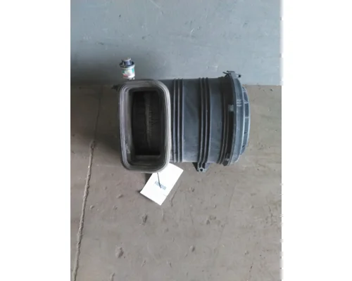 INTERNATIONAL 4300 AIR CLEANER