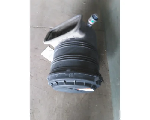 INTERNATIONAL 4300 AIR CLEANER