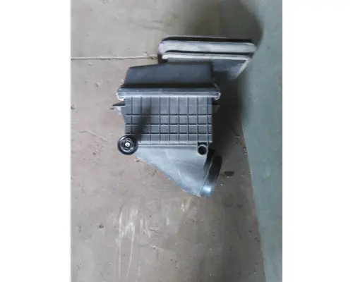 INTERNATIONAL 4300 AIR CLEANER