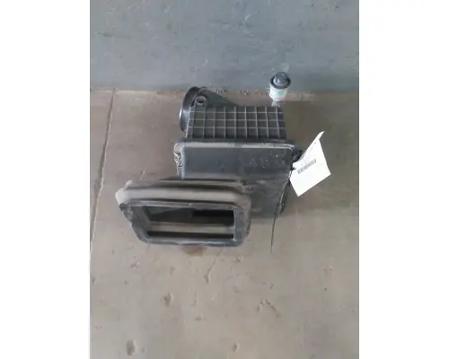 INTERNATIONAL 4300 AIR CLEANER