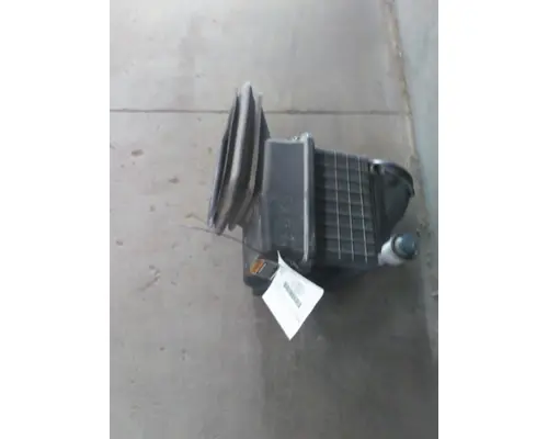 INTERNATIONAL 4300 AIR CLEANER