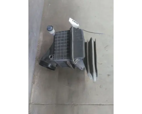 INTERNATIONAL 4300 AIR CLEANER