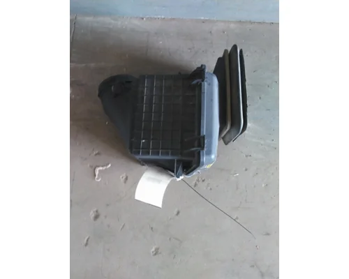 INTERNATIONAL 4300 AIR CLEANER