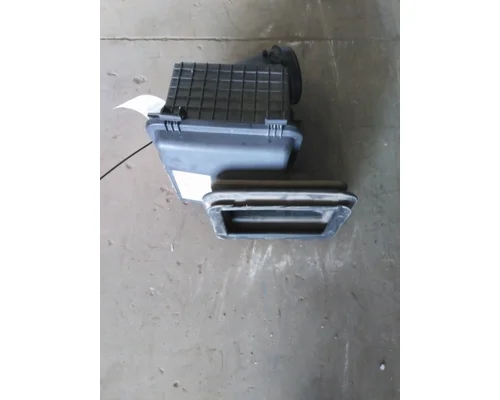 INTERNATIONAL 4300 AIR CLEANER