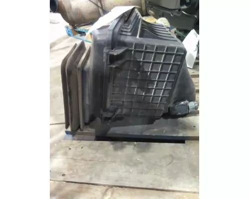 INTERNATIONAL 4300 AIR CLEANER