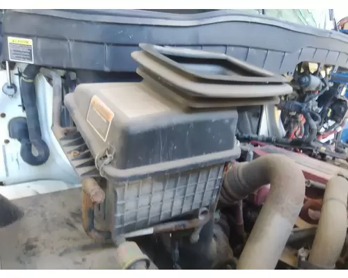 INTERNATIONAL 4300 AIR CLEANER