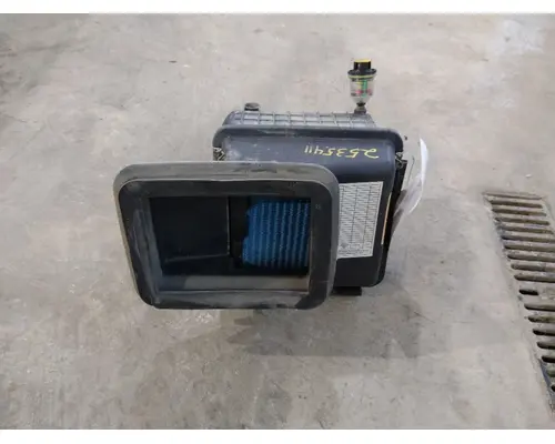 INTERNATIONAL 4300 AIR CLEANER