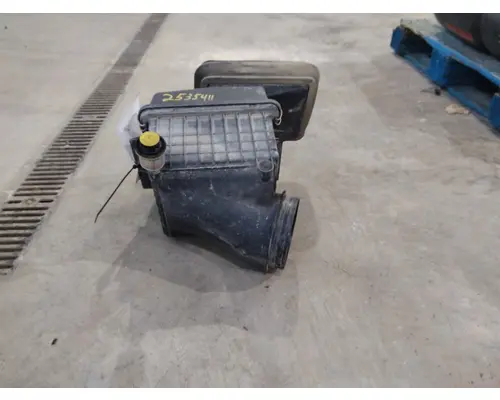 INTERNATIONAL 4300 AIR CLEANER