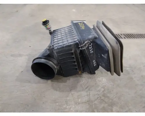 INTERNATIONAL 4300 AIR CLEANER