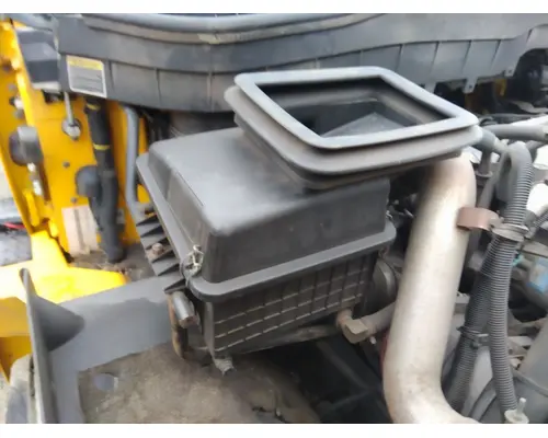INTERNATIONAL 4300 AIR CLEANER