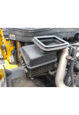 INTERNATIONAL 4300 AIR CLEANER