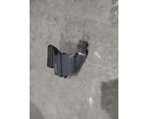 INTERNATIONAL 4300 AIR CLEANER