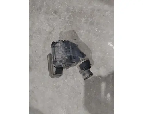 INTERNATIONAL 4300 AIR CLEANER