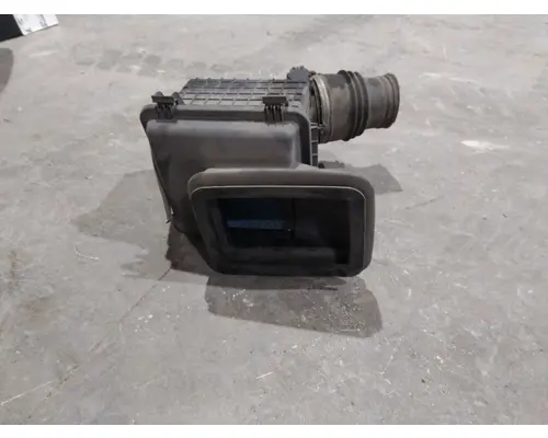 INTERNATIONAL 4300 AIR CLEANER