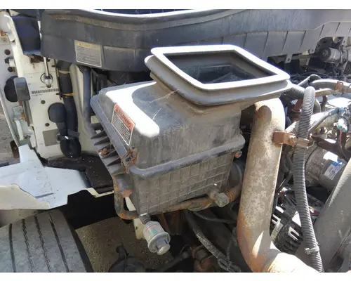 INTERNATIONAL 4300 AIR CLEANER