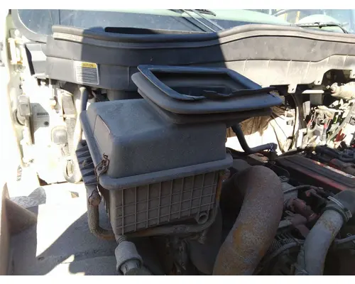 INTERNATIONAL 4300 AIR CLEANER