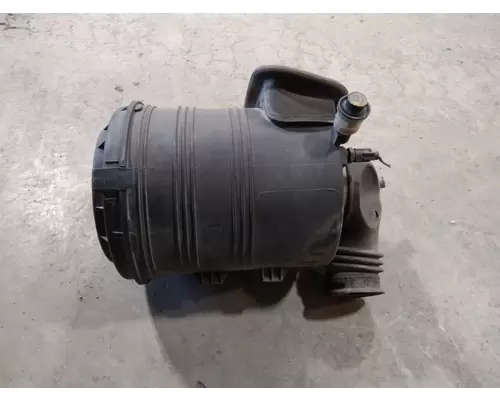 INTERNATIONAL 4300 AIR CLEANER