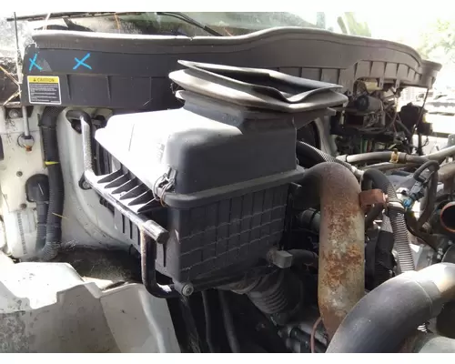 INTERNATIONAL 4300 AIR CLEANER