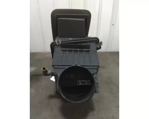INTERNATIONAL 4300 AIR CLEANER