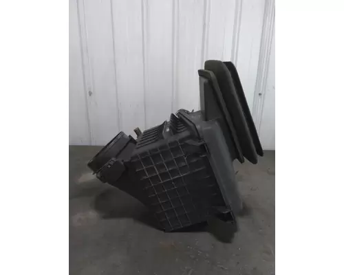 INTERNATIONAL 4300 AIR CLEANER