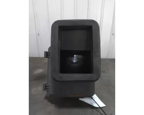 INTERNATIONAL 4300 AIR CLEANER