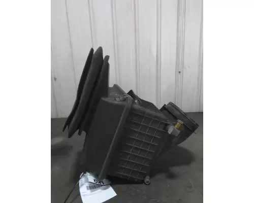 INTERNATIONAL 4300 AIR CLEANER
