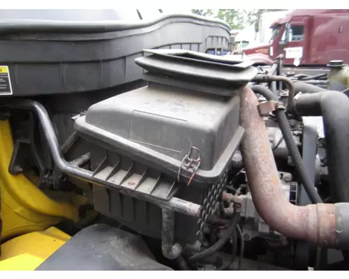 INTERNATIONAL 4300 AIR CLEANER
