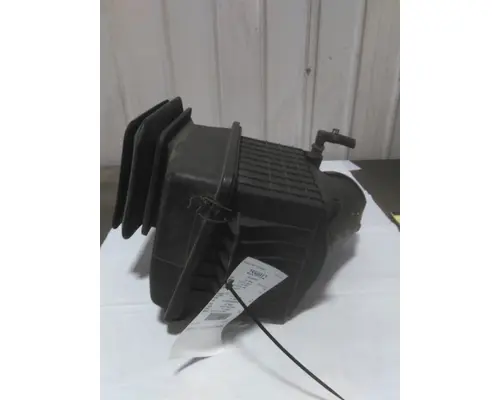 INTERNATIONAL 4300 AIR CLEANER