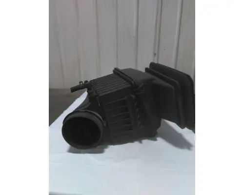 INTERNATIONAL 4300 AIR CLEANER