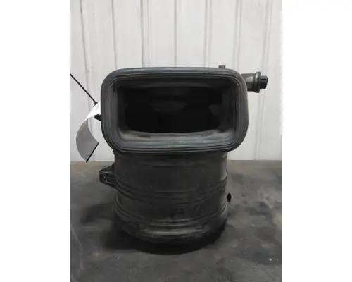 INTERNATIONAL 4300 AIR CLEANER