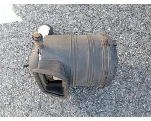 INTERNATIONAL 4300 AIR CLEANER