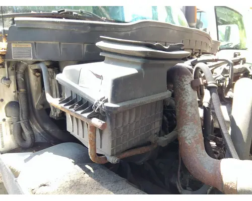 INTERNATIONAL 4300 AIR CLEANER
