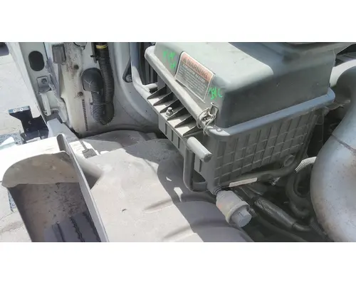 INTERNATIONAL 4300 AIR CLEANER