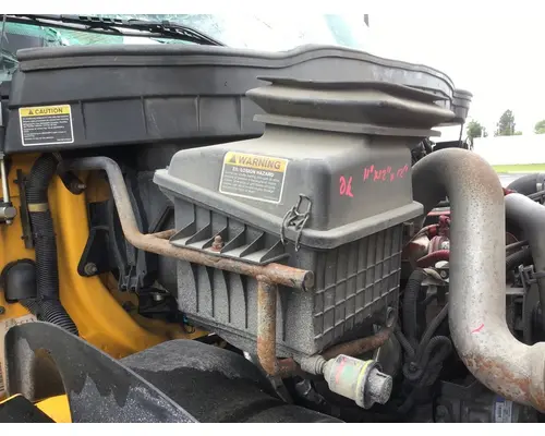 INTERNATIONAL 4300 AIR CLEANER